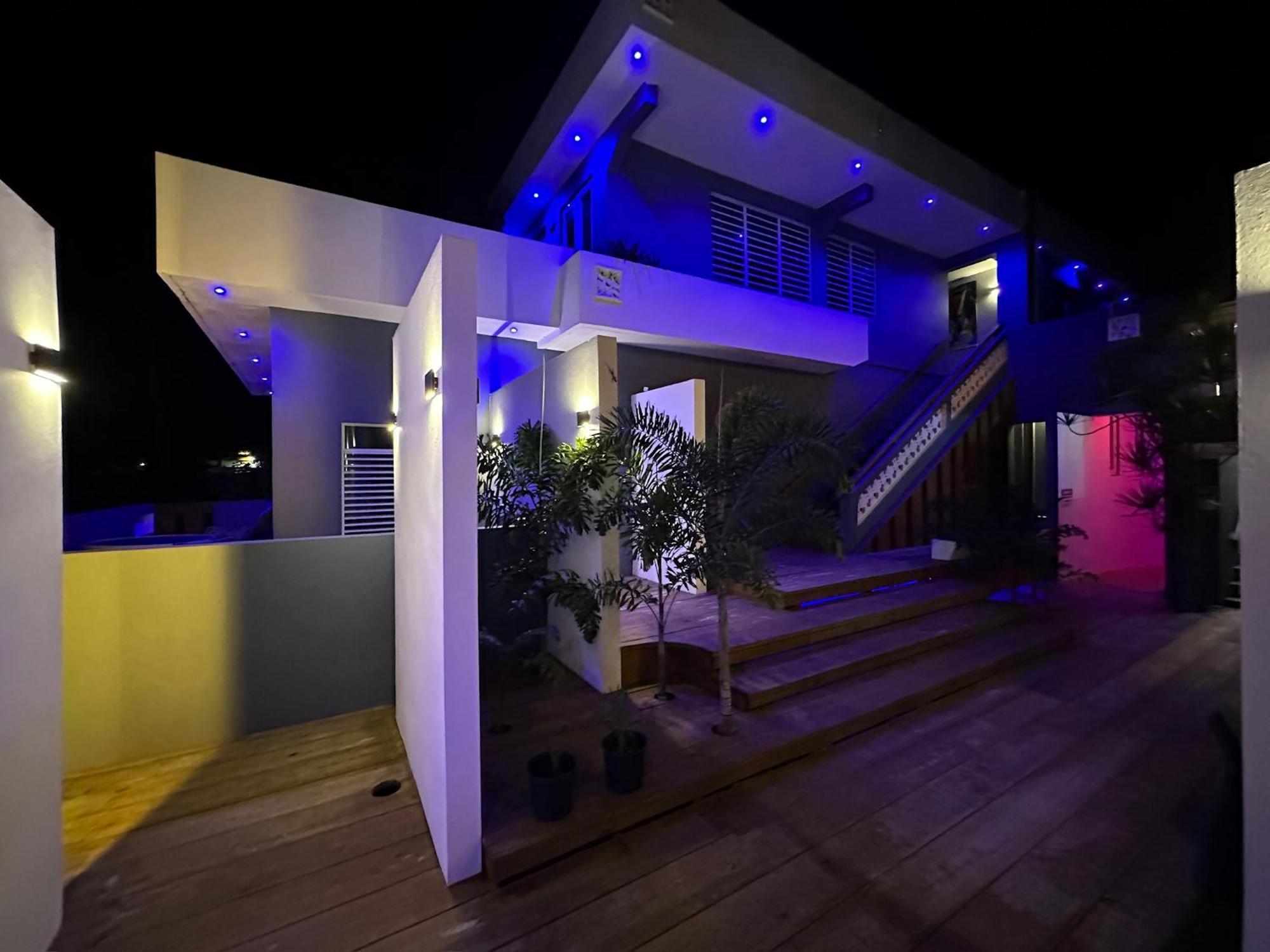 Old Crow Hotel And Suites بييكيس المظهر الخارجي الصورة