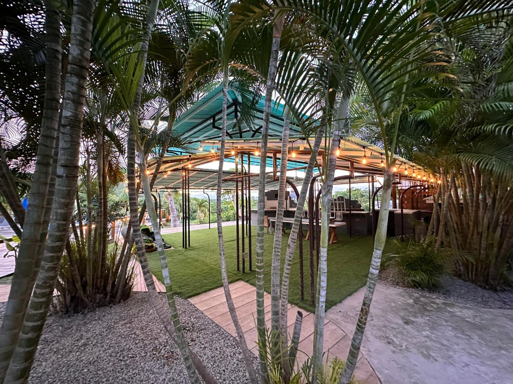 Old Crow Hotel And Suites بييكيس المظهر الخارجي الصورة