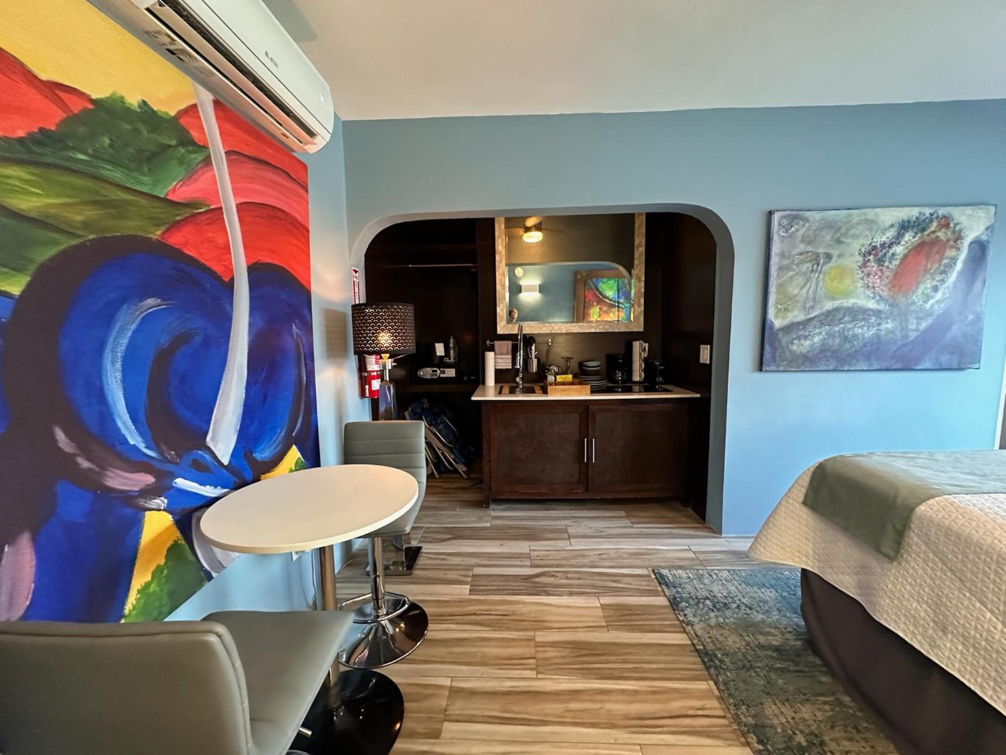 Old Crow Hotel And Suites بييكيس المظهر الخارجي الصورة